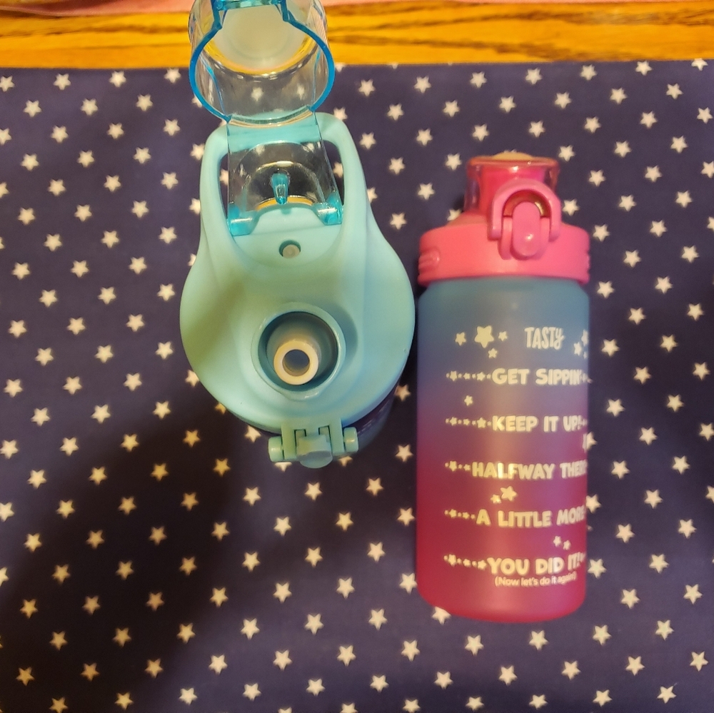 Water bottles - Picture 2 of 3